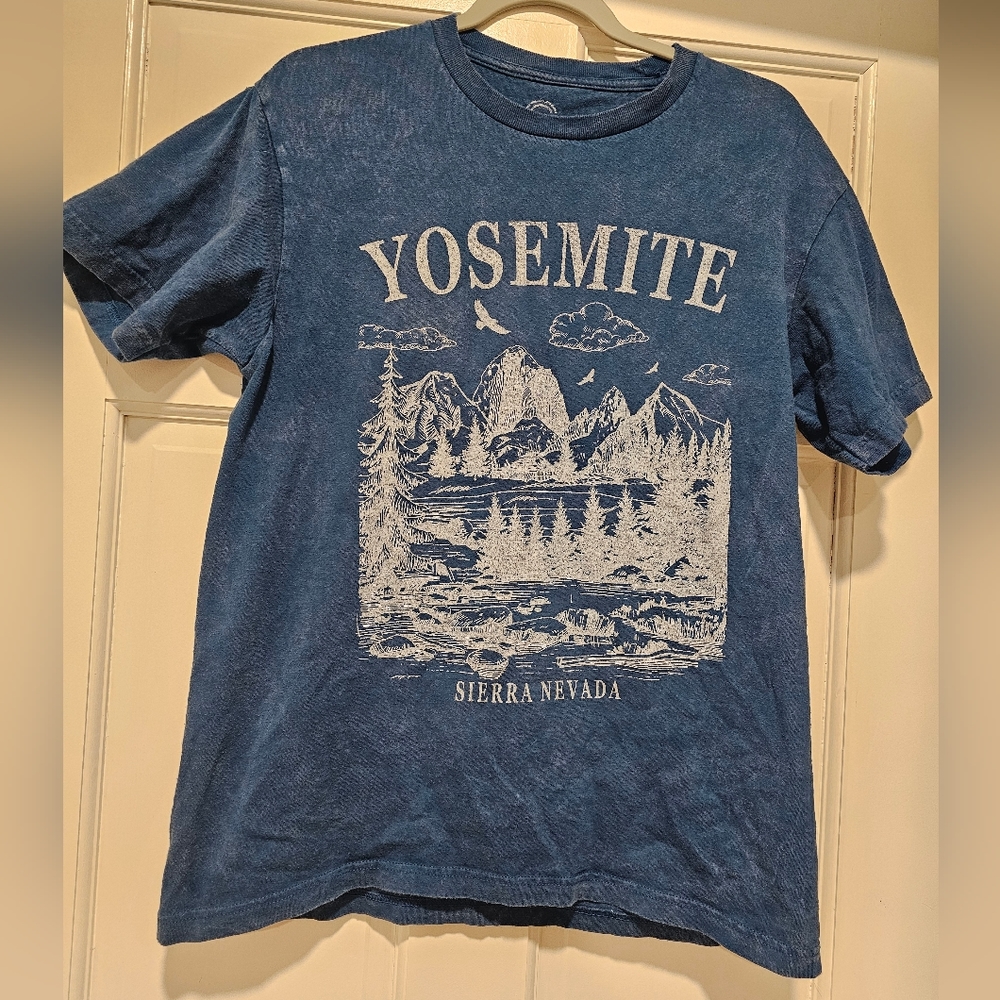 Social Culture Blue Yosemite T-Shirt Size Medium